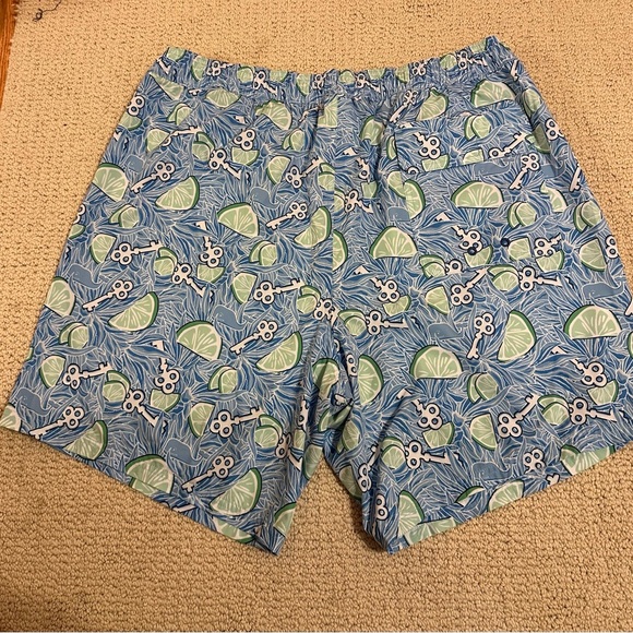 Vineyard Vines Mens Key Lime Chappy Swim Trunks XT - Picture 2 of 5